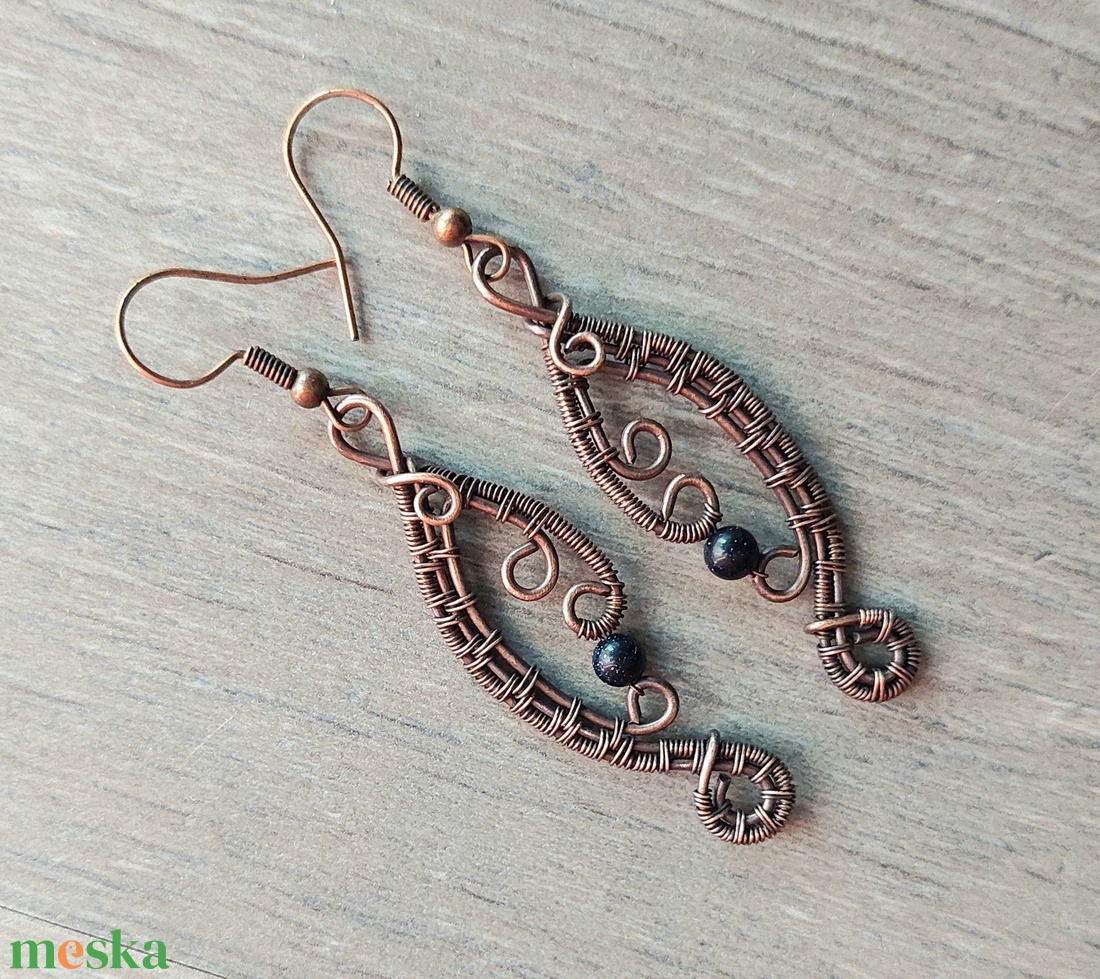 Vörösréz fülbevaló kék napkővel - ékszer - fülbevaló - lógó fülbevaló - Meska.hu