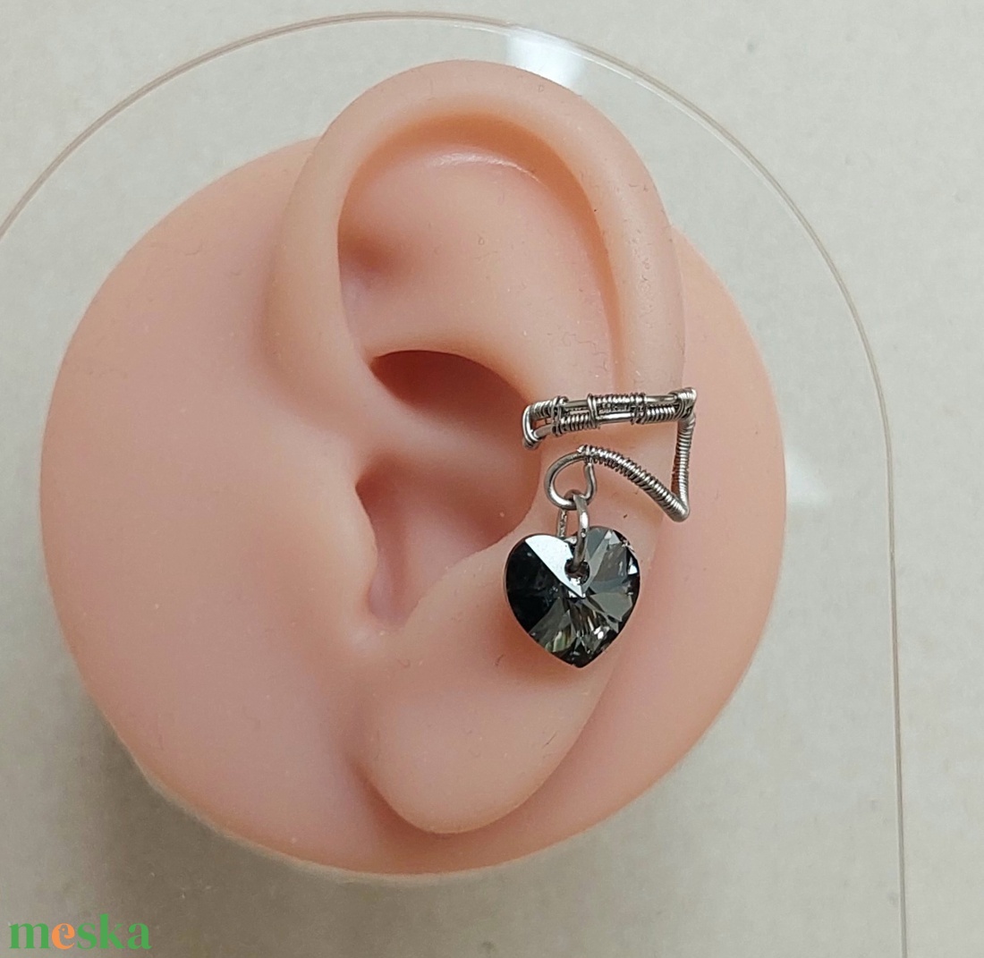 Acél aszimmetrikus fülékszer swarovski kristályokkal - ékszer - fülbevaló - fülékszer - Meska.hu
