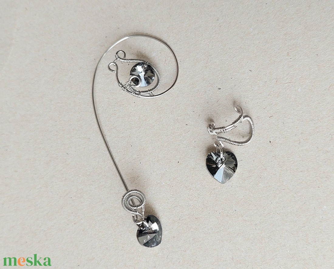 Acél aszimmetrikus fülékszer swarovski kristályokkal - ékszer - fülbevaló - fülékszer - Meska.hu