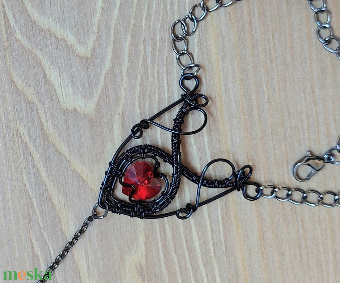 Fekete drót kézékszer swarovski kristályokkal, kézfej karkötő gyűrűvel - ékszer - karkötő - kézfej karkötő - Meska.hu