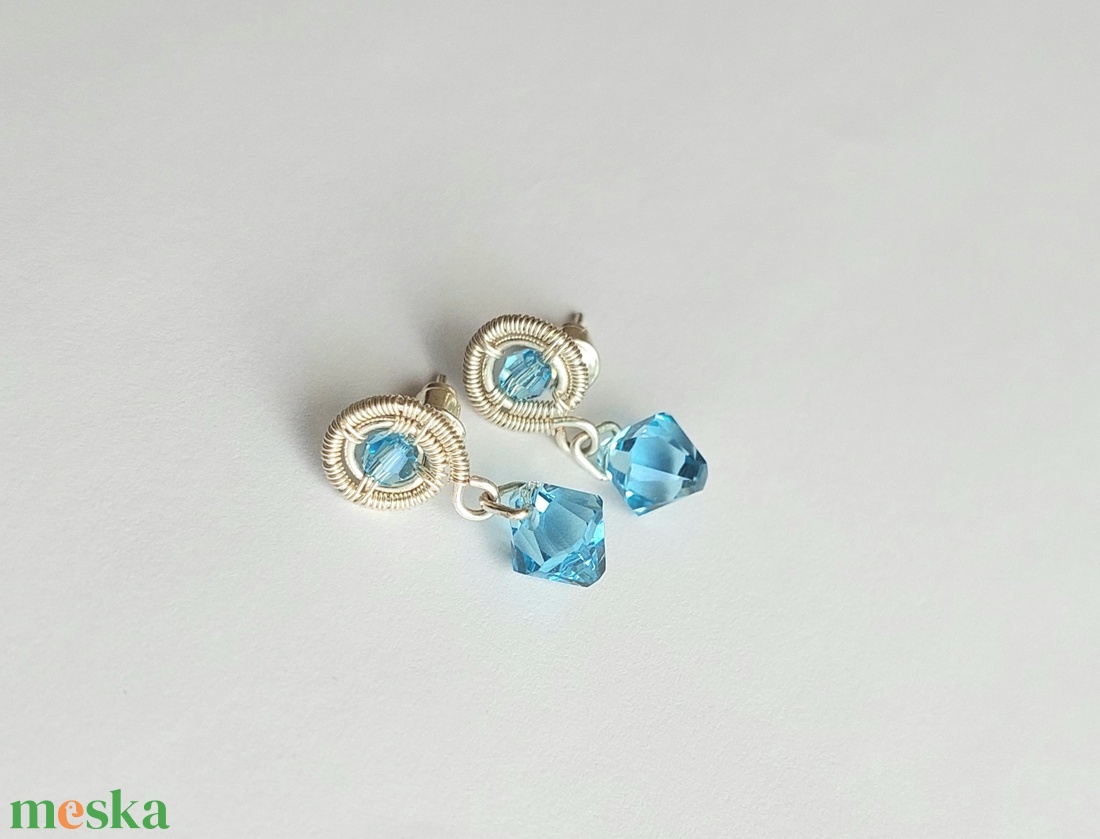 Bedugós fülbevaló swarovski kristályokkal - ékszer - fülbevaló - lógó fülbevaló - Meska.hu