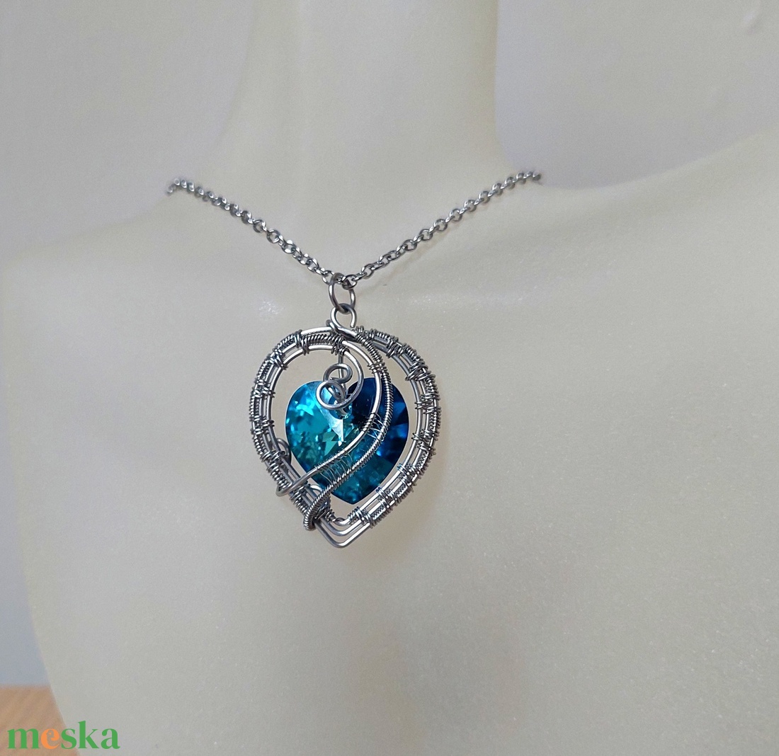 Kék swarovski szív acél nyaklánc - ékszer - nyaklánc - medálos nyaklánc - Meska.hu