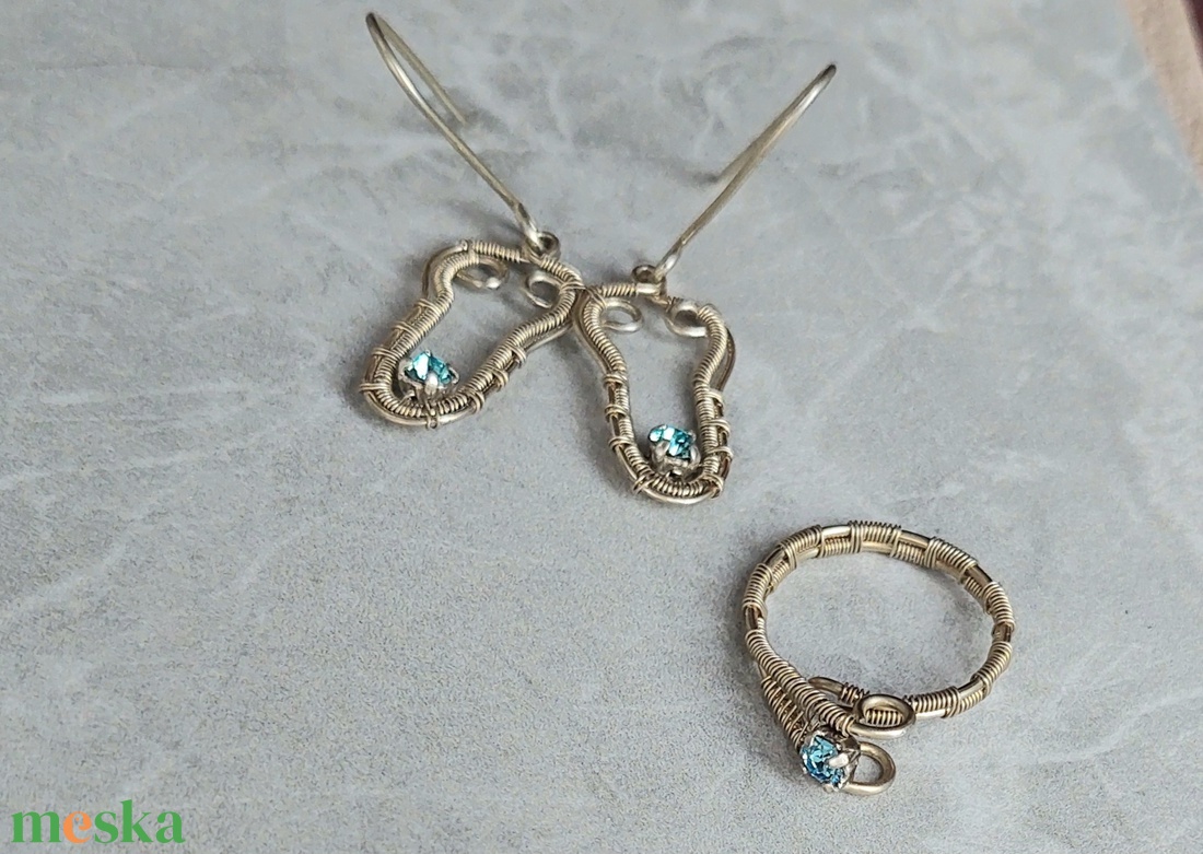 Gyűrű és fülbevaló alpakka drótból swarovski kristállyal - ékszer - ékszerszett - Meska.hu