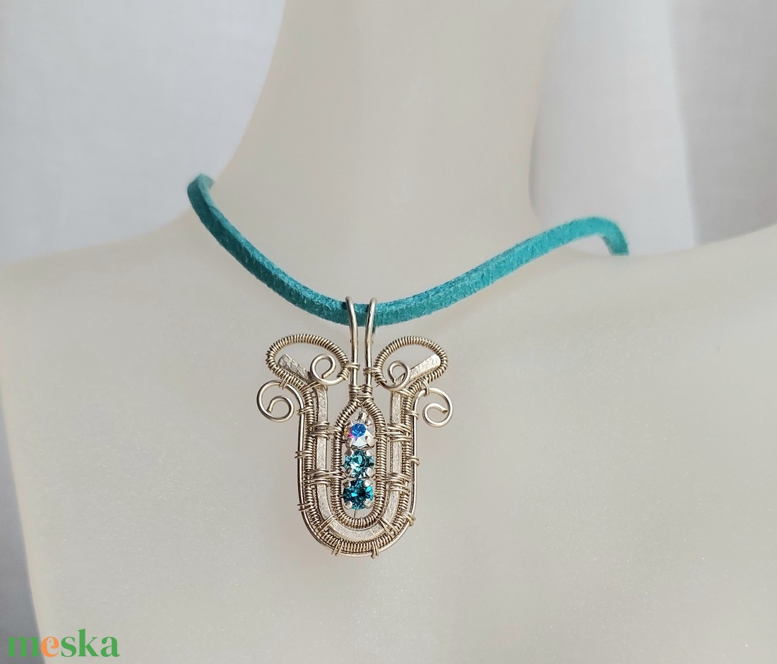Alpakka nyaklánc 3 féle színű swarovski kristállyal - ékszer - nyaklánc - medálos nyaklánc - Meska.hu