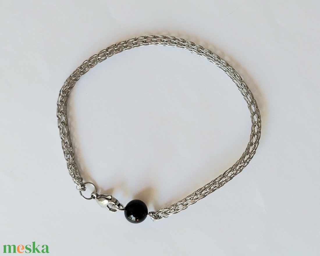 Viking technikával kötött férfi acél karkötő ónix ásvánnyal - ékszer - karkötő - ásványkarkötő - Meska.hu