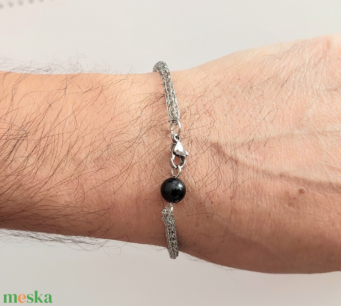 Viking technikával kötött férfi acél karkötő ónix ásvánnyal - ékszer - karkötő - ásványkarkötő - Meska.hu