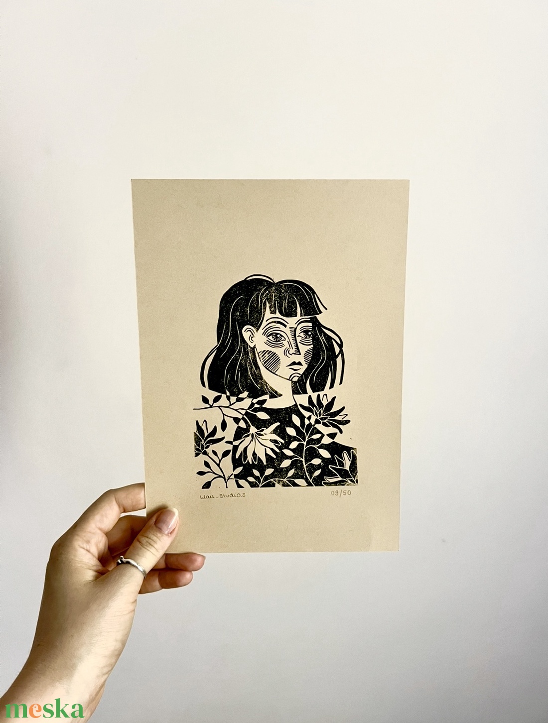 Egyedi Linómetszet - Lány virágokkal - művészet - grafika & illusztráció - művészi nyomat - Meska.hu Egyedi Linómetszet - Lány virágokkal - művészet - grafika & illusztráció - művészi nyomat - Meska.hu