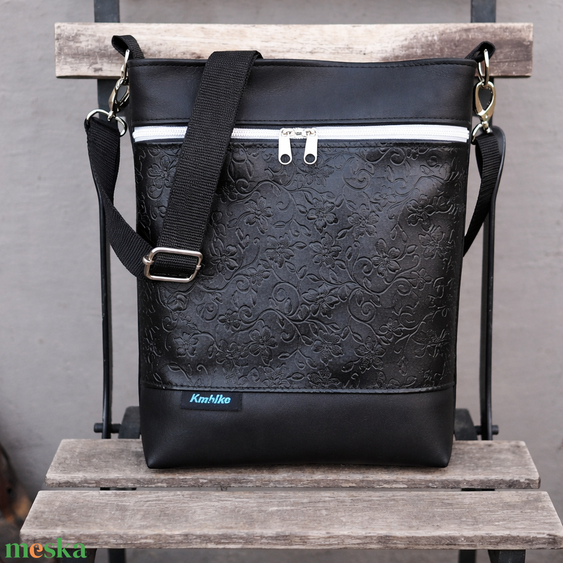  Fekete virágos nyomott mintás válltáska - táska & tok - kézitáska & válltáska - válltáska - Meska.hu