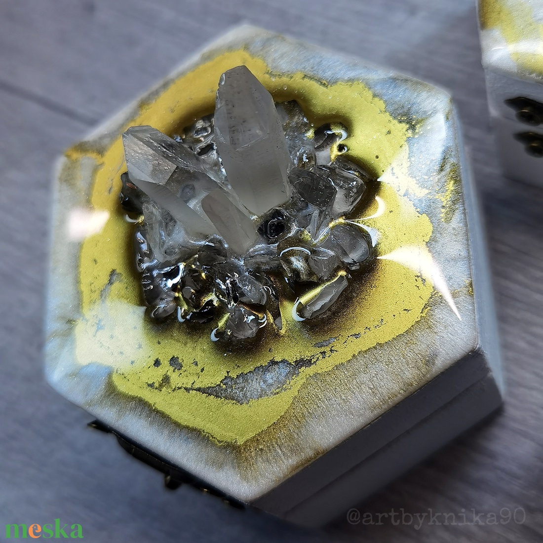 Epoxy mini ékszerdoboz matt Hegyi kristállyal - ékszer - ékszertartó - ékszerdoboz - Meska.hu