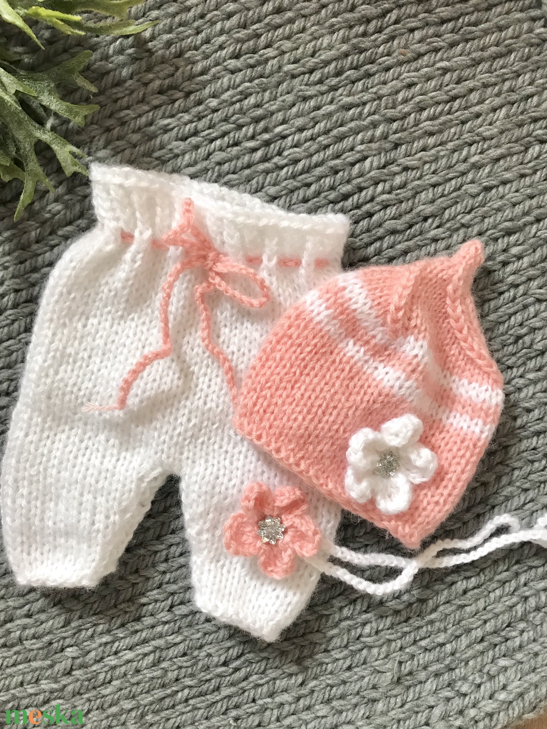 Újszülött nadrág sapkával - ruha & divat - babaruha & gyerekruha - babafotózási ruha és kellék - Meska.hu