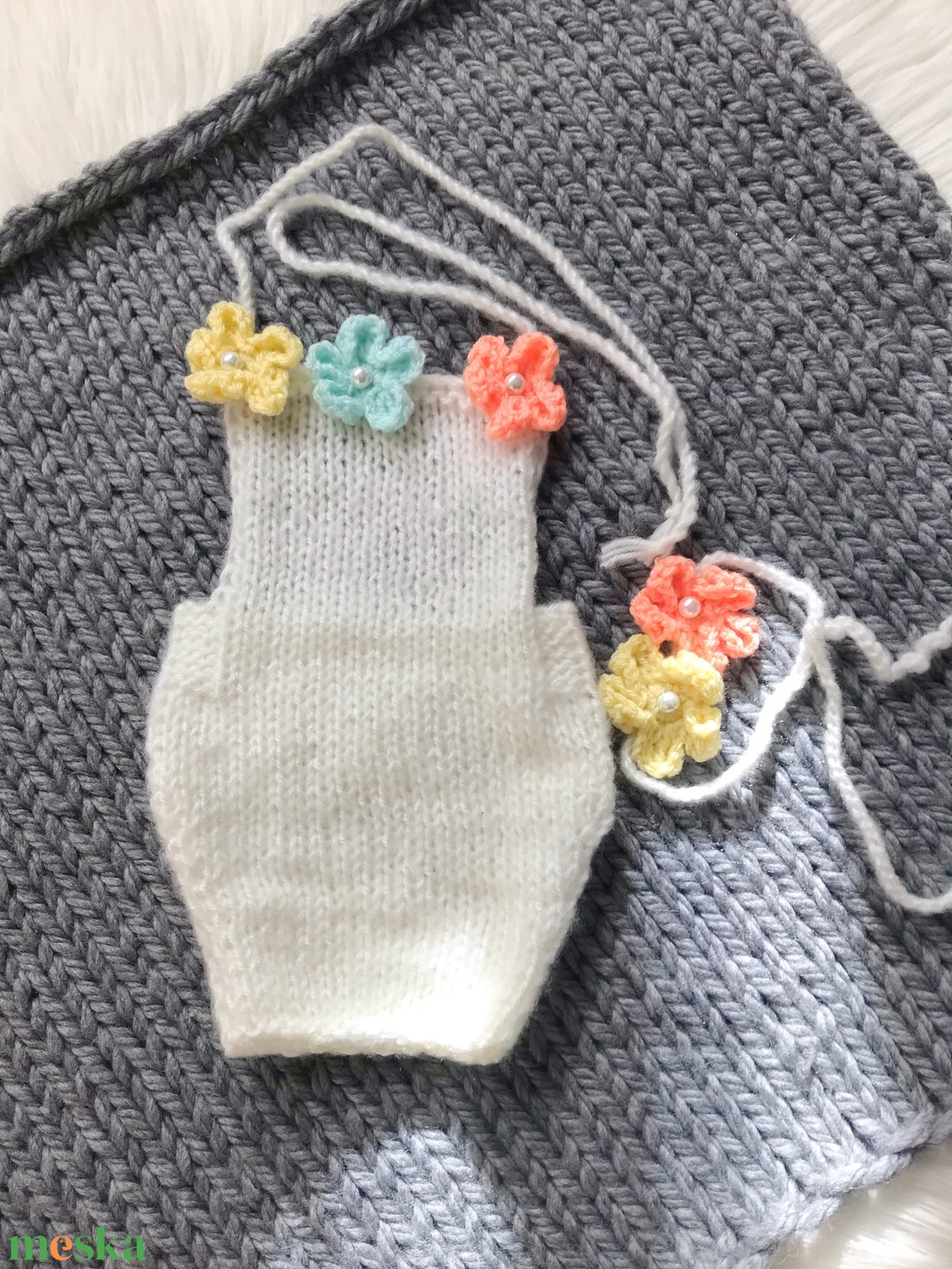 Újszülött nadrág sapkával - ruha & divat - babaruha & gyerekruha - babafotózási ruha és kellék - Meska.hu