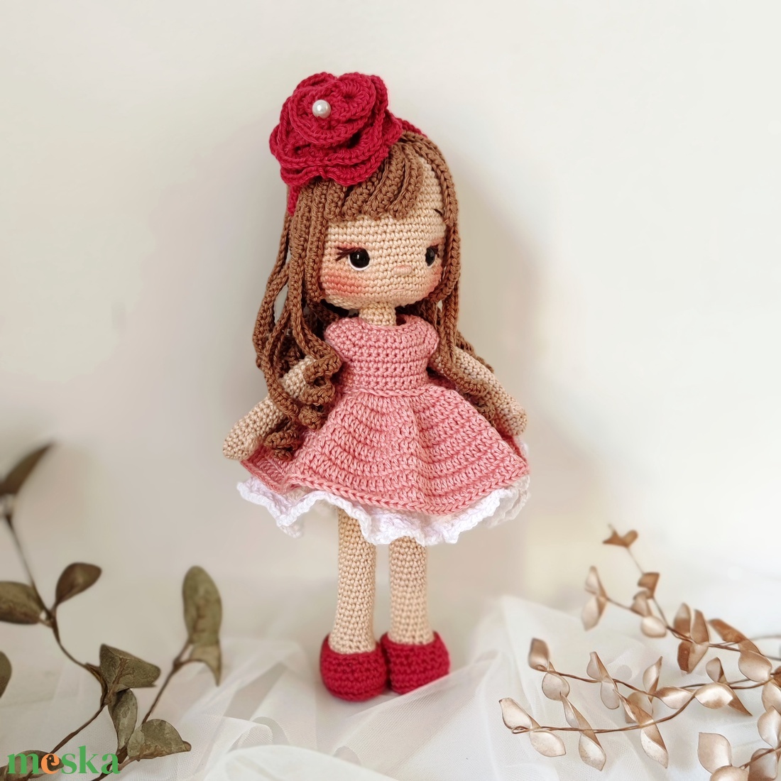 Horgolt baba rózsás hajpánttal - játék & sport - baba & babaház - öltöztethető baba - Meska.hu
