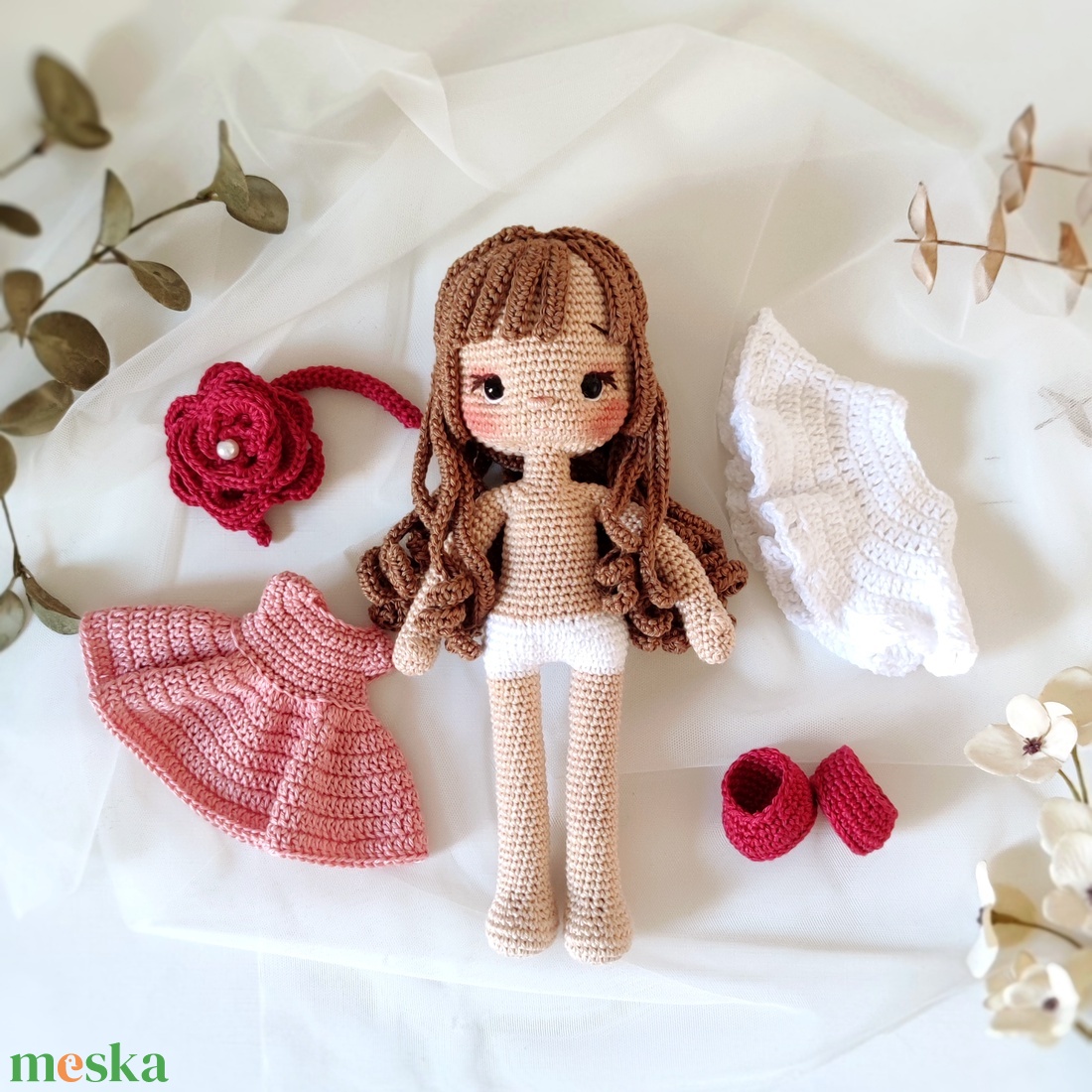 Horgolt baba rózsás hajpánttal - játék & sport - baba & babaház - öltöztethető baba - Meska.hu