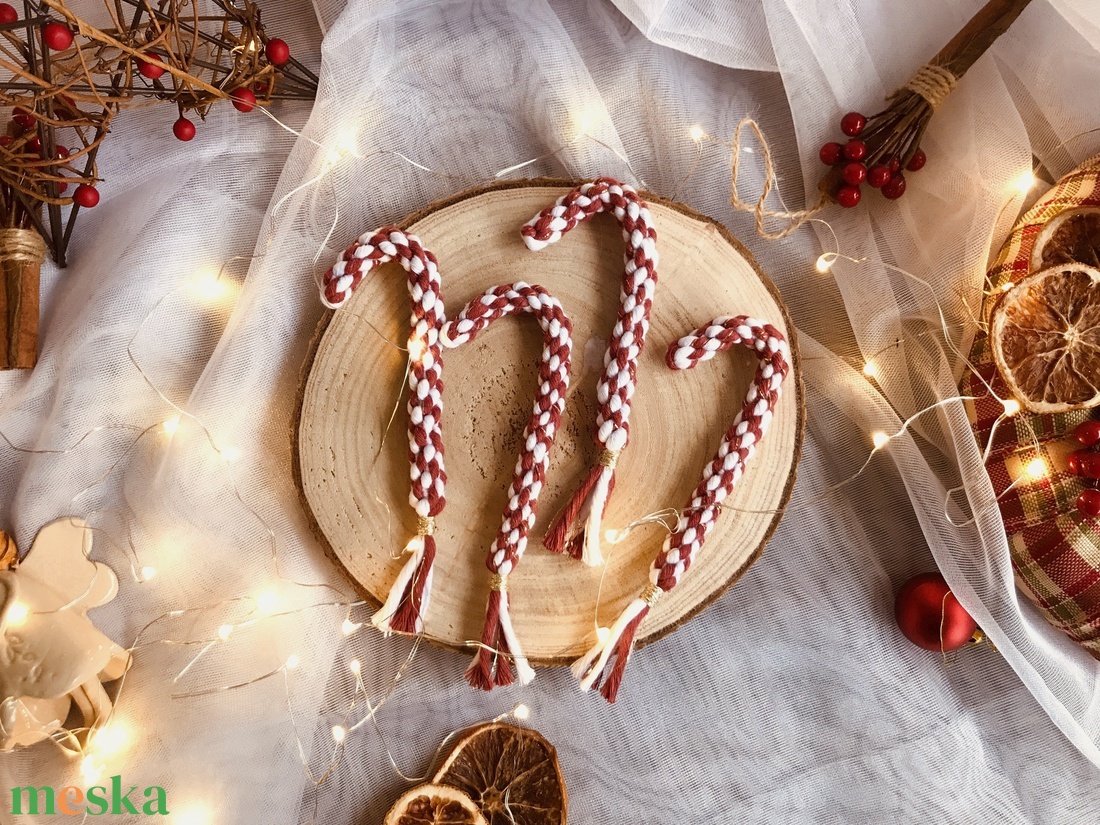 Makramé Candy cane karácsonyfadísz - karácsony - karácsonyi lakásdekoráció - karácsonyfadíszek - Meska.hu Makramé Candy cane karácsonyfadísz - karácsony - karácsonyi lakásdekoráció - karácsonyfadíszek - Meska.hu