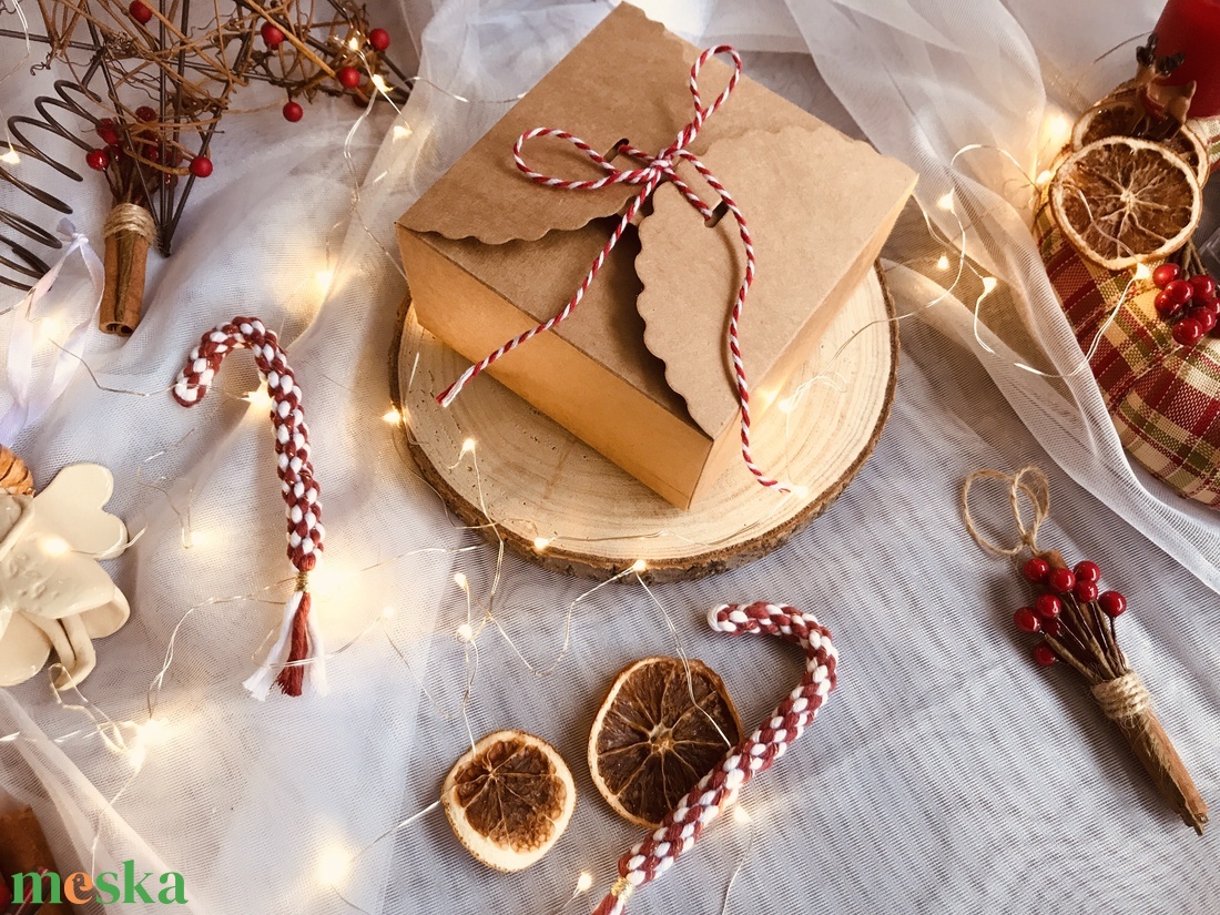 Makramé Candy cane karácsonyfadísz - karácsony - karácsonyi lakásdekoráció - karácsonyfadíszek - Meska.hu Makramé Candy cane karácsonyfadísz - karácsony - karácsonyi lakásdekoráció - karácsonyfadíszek - Meska.hu