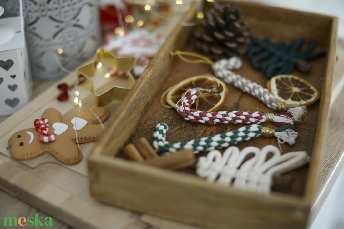 Makramé Candy cane karácsonyfadísz - karácsony - karácsonyi lakásdekoráció - karácsonyfadíszek - Meska.hu Makramé Candy cane karácsonyfadísz - karácsony - karácsonyi lakásdekoráció - karácsonyfadíszek - Meska.hu