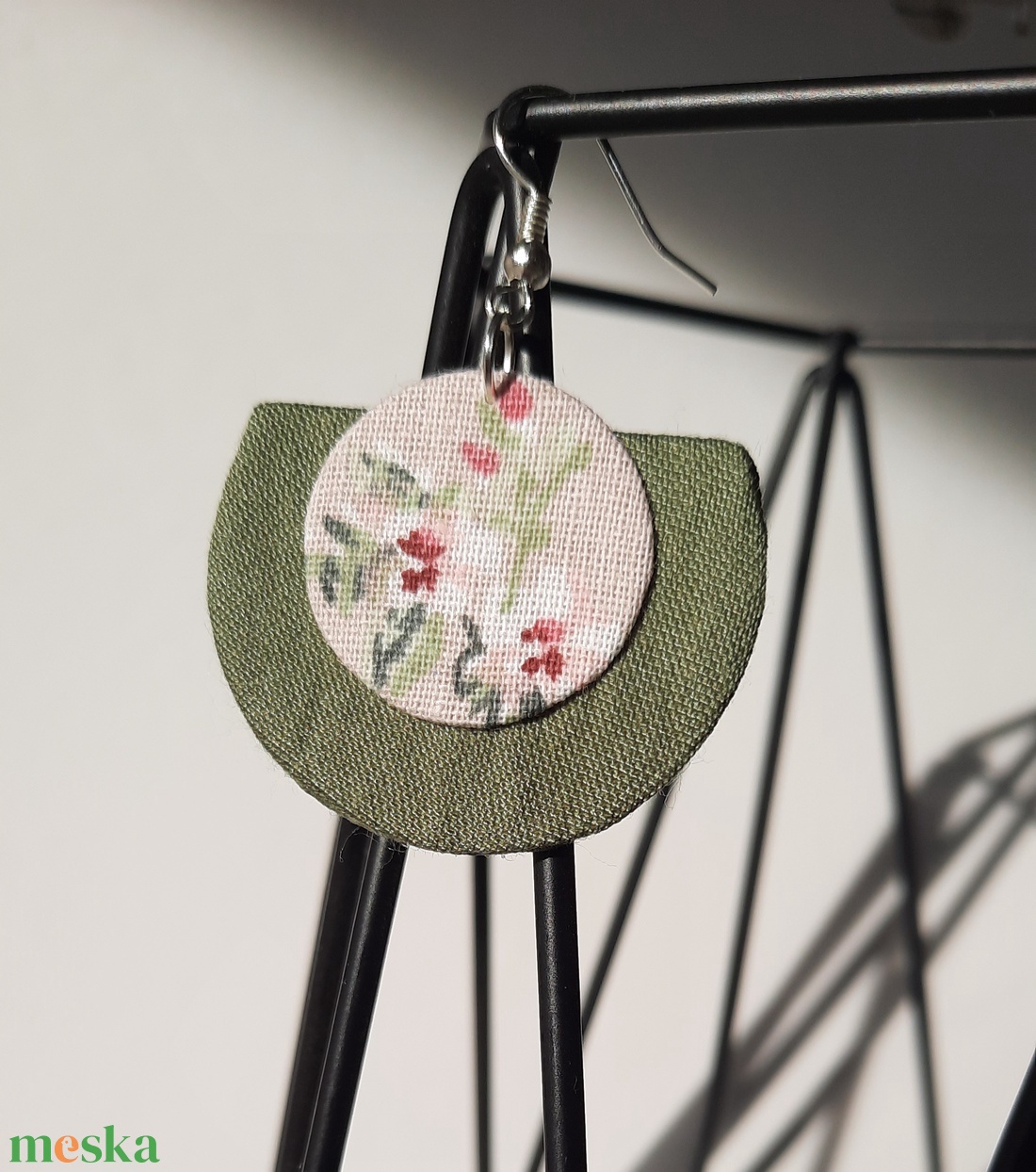 Zöld virágos textil fülbevaló - ékszer - fülbevaló - lógó fülbevaló - Meska.hu