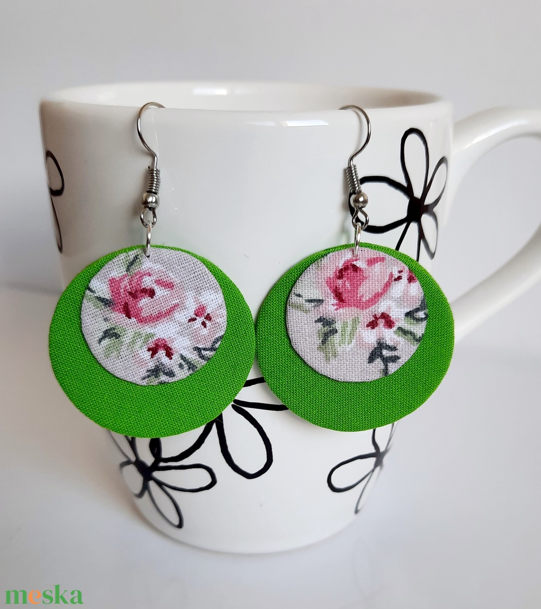 Zöld virágos textilfülbevaló - ékszer - fülbevaló - karika fülbevaló - Meska.hu