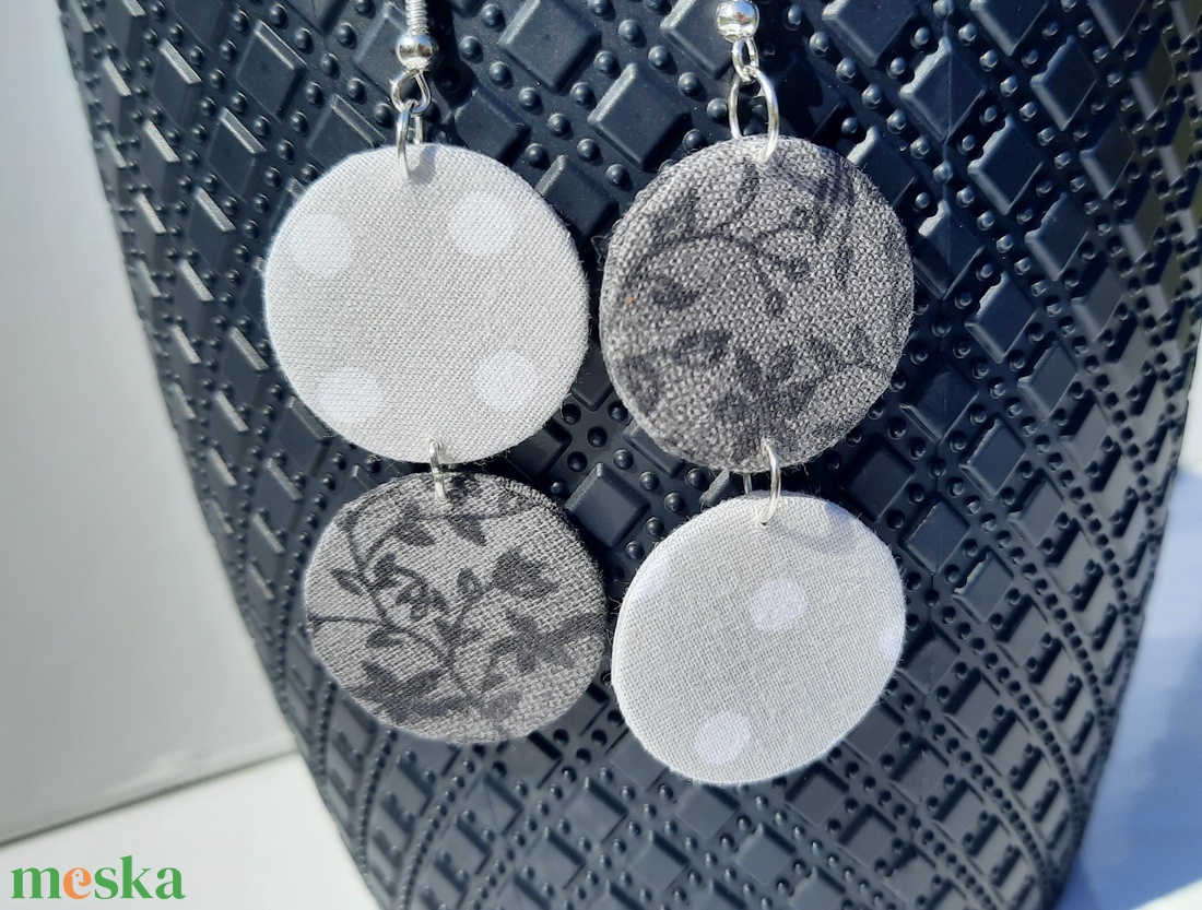 Fekete-szürke duplakör textil fülbevaló - ékszer - fülbevaló - karika fülbevaló - Meska.hu