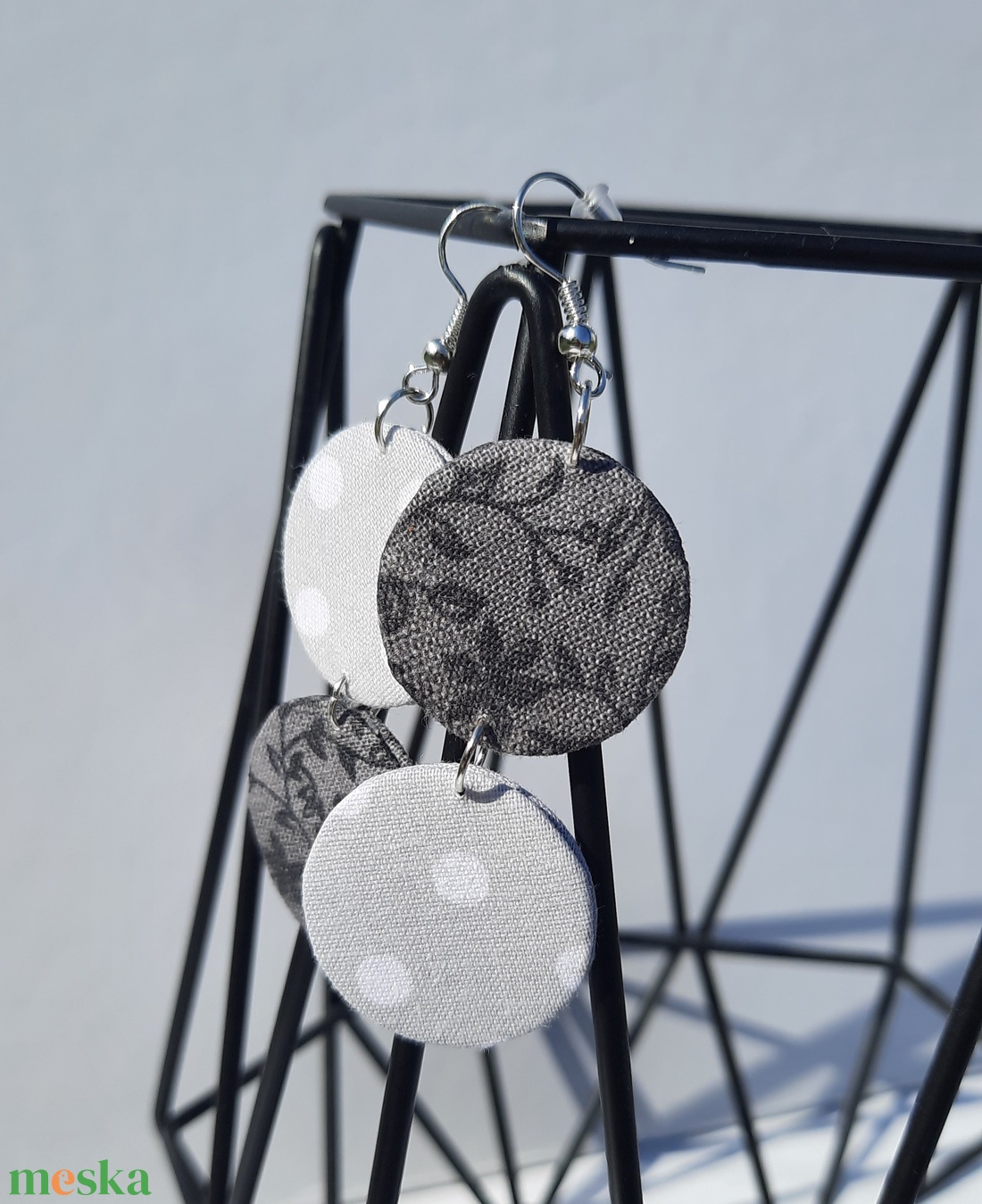 Fekete-szürke duplakör textil fülbevaló - ékszer - fülbevaló - karika fülbevaló - Meska.hu
