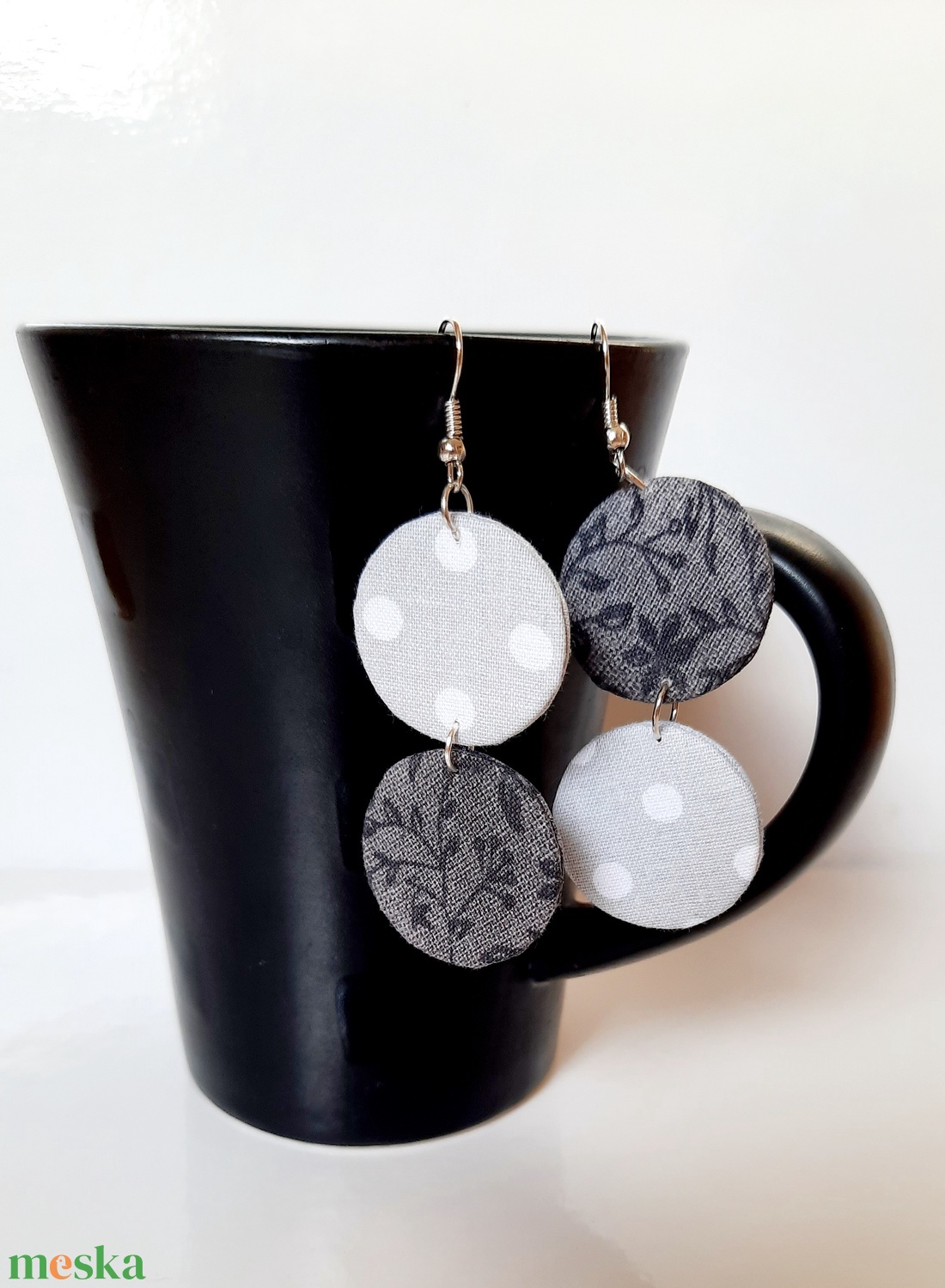 Fekete-szürke duplakör textil fülbevaló - ékszer - fülbevaló - karika fülbevaló - Meska.hu