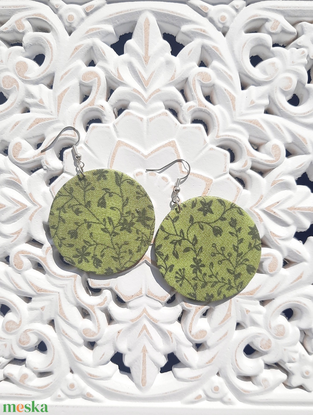 Zöld virágos textilfülbevaló - ékszer - fülbevaló - karika fülbevaló - Meska.hu