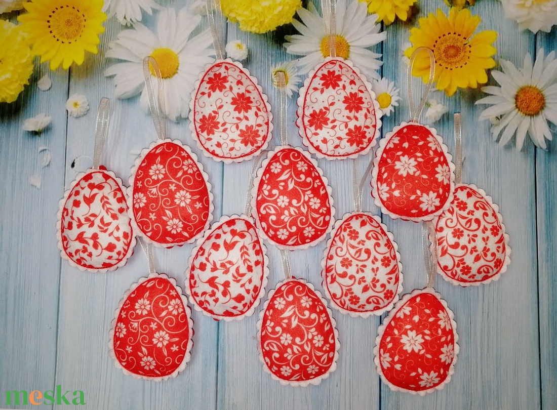 Húsvéti piros-fehér mintás tojásdíszek - otthon & életmód - dekoráció - fali és függő dekoráció - függődísz - Meska.hu