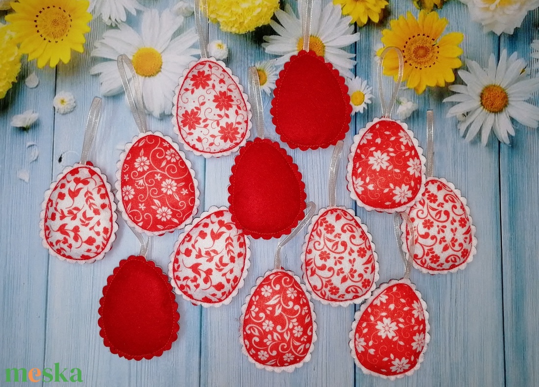 Húsvéti piros-fehér mintás tojásdíszek - otthon & életmód - dekoráció - fali és függő dekoráció - függődísz - Meska.hu