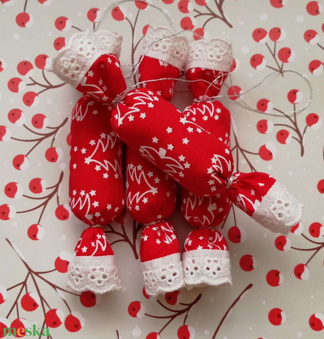 Textil szaloncukor - fehér karácsonyfás - karácsony - karácsonyi lakásdekoráció - karácsonyfadíszek - Meska.hu Textil szaloncukor - fehér karácsonyfás - karácsony - karácsonyi lakásdekoráció - karácsonyfadíszek - Meska.hu