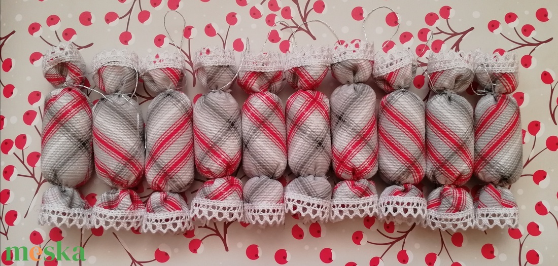 Textil szaloncukor - szürke-piros - karácsony - karácsonyi lakásdekoráció - karácsonyfadíszek - Meska.hu