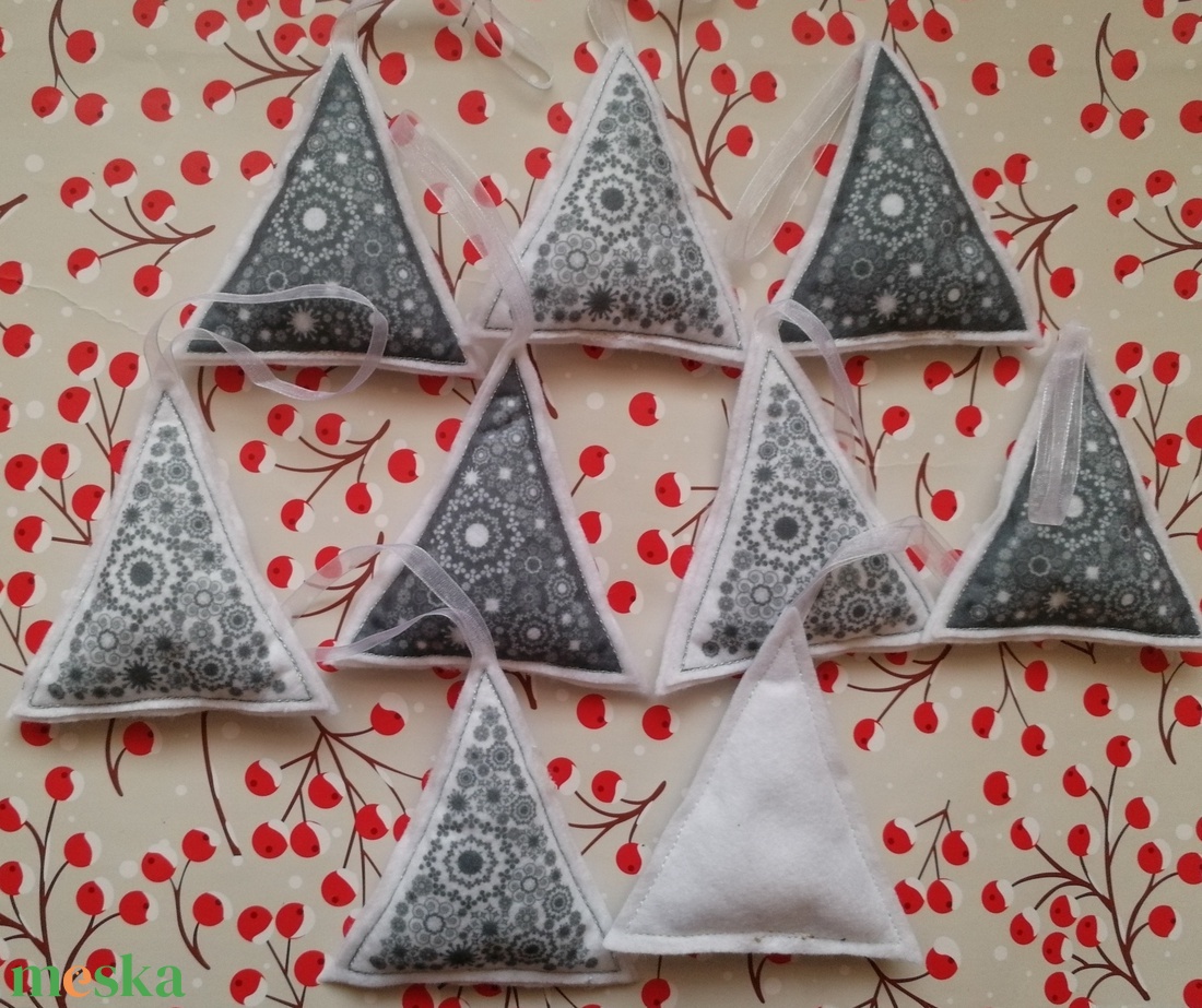 Karácsonyfadísz  szürke-fehér  - karácsony - karácsonyi lakásdekoráció - karácsonyfadíszek - Meska.hu