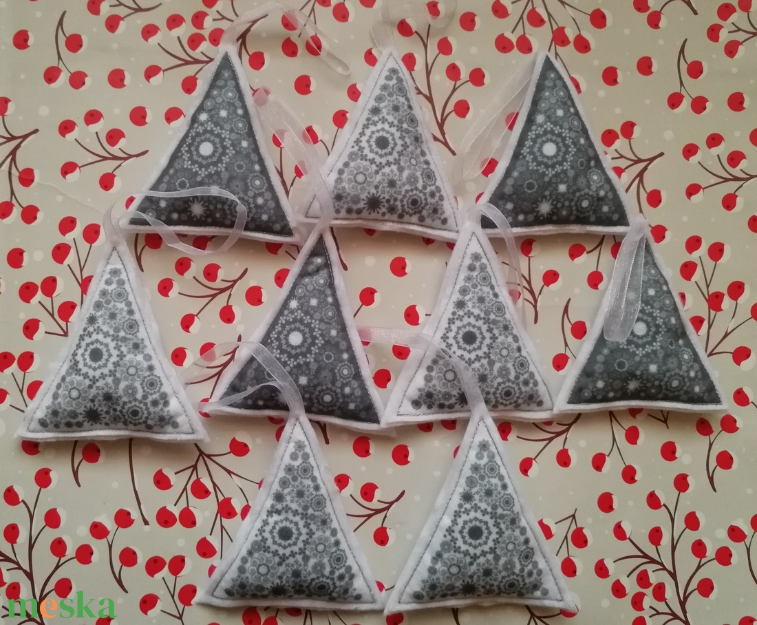 Karácsonyfadísz  szürke-fehér  - karácsony - karácsonyi lakásdekoráció - karácsonyfadíszek - Meska.hu