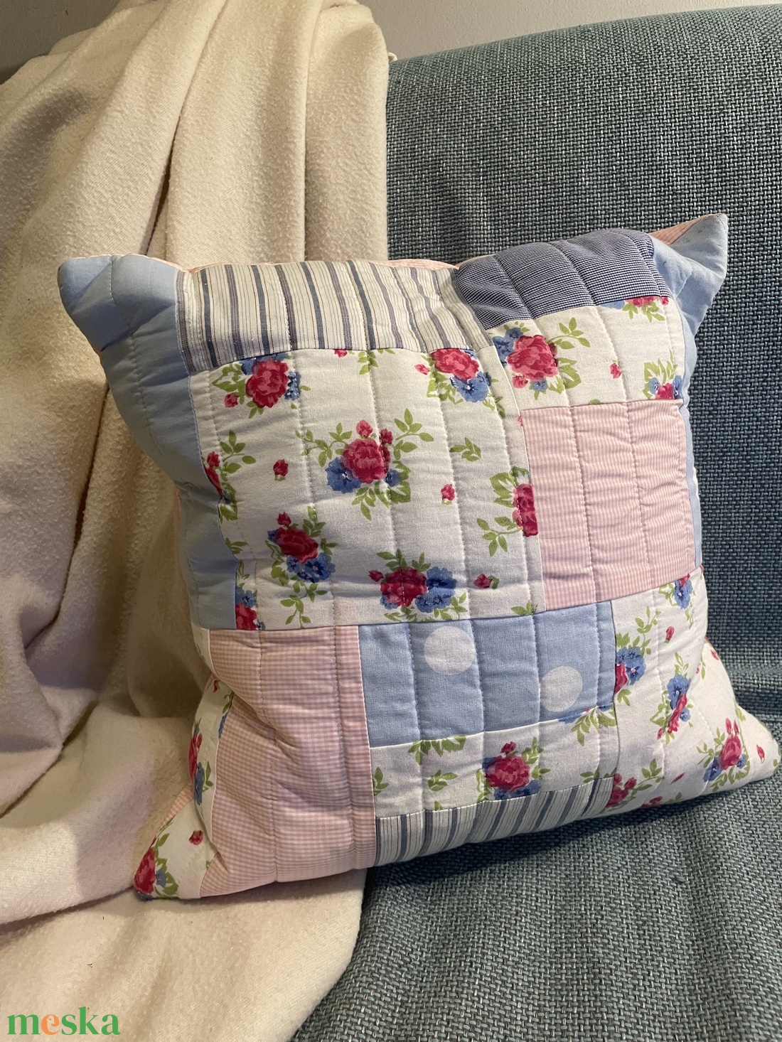 Vintage romantikus virágmintás patchwork díszpárna - otthon & életmód - lakástextil - párna & párnahuzat - díszpárna (belsővel együtt) - Meska.hu
