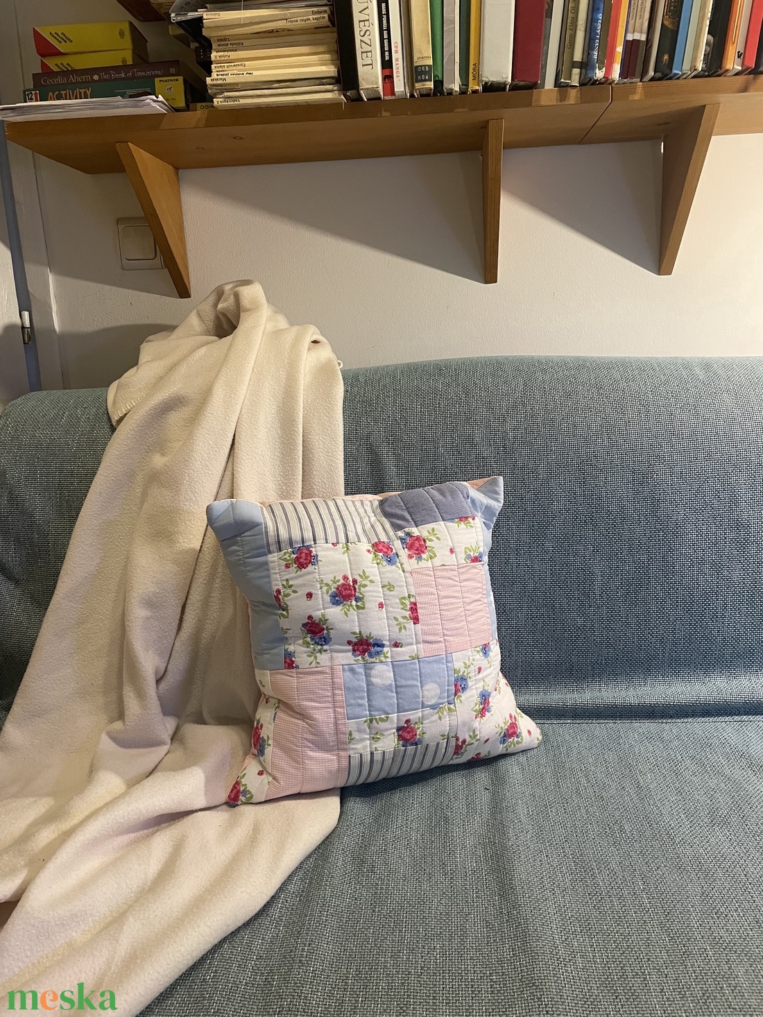 Vintage romantikus virágmintás patchwork díszpárna - otthon & életmód - lakástextil - párna & párnahuzat - díszpárna (belsővel együtt) - Meska.hu