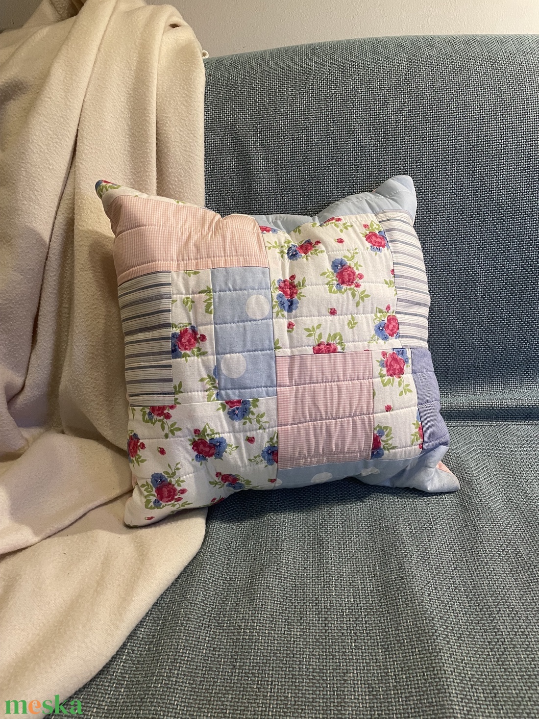 Vintage romantikus virágmintás patchwork díszpárna - otthon & életmód - lakástextil - párna & párnahuzat - díszpárna (belsővel együtt) - Meska.hu