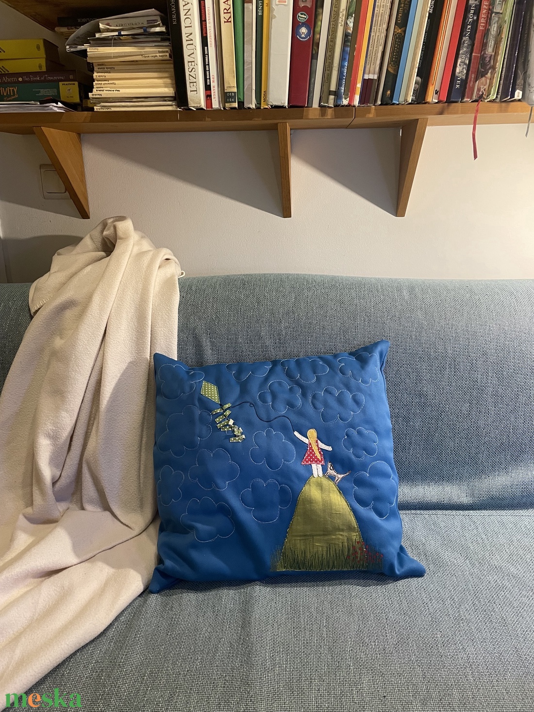 Sárkányeregető kislány puha díszpárna - otthon & életmód - lakástextil - párna & párnahuzat - díszpárna (belsővel együtt) - Meska.hu