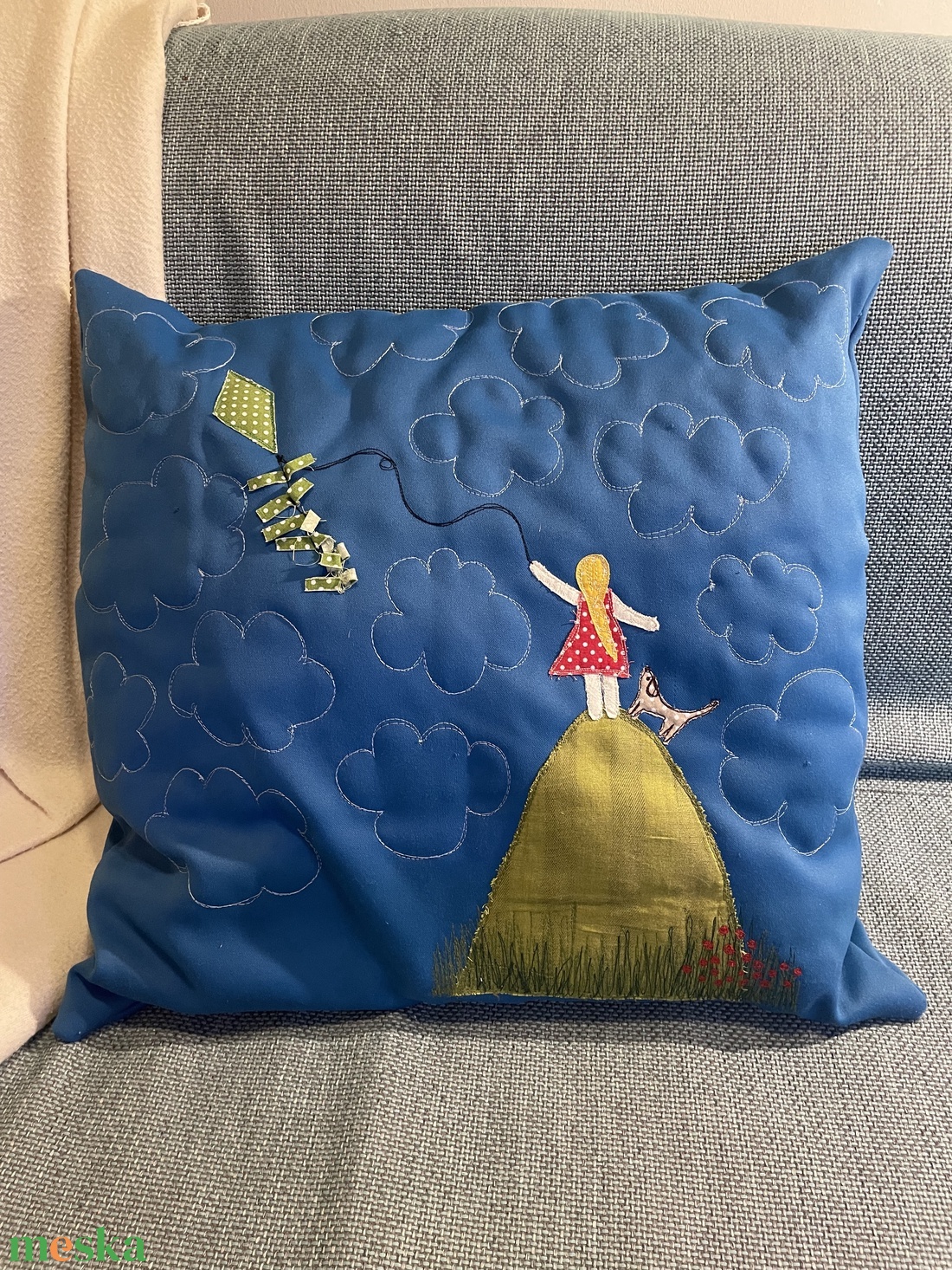 Sárkányeregető kislány puha díszpárna - otthon & életmód - lakástextil - párna & párnahuzat - díszpárna (belsővel együtt) - Meska.hu