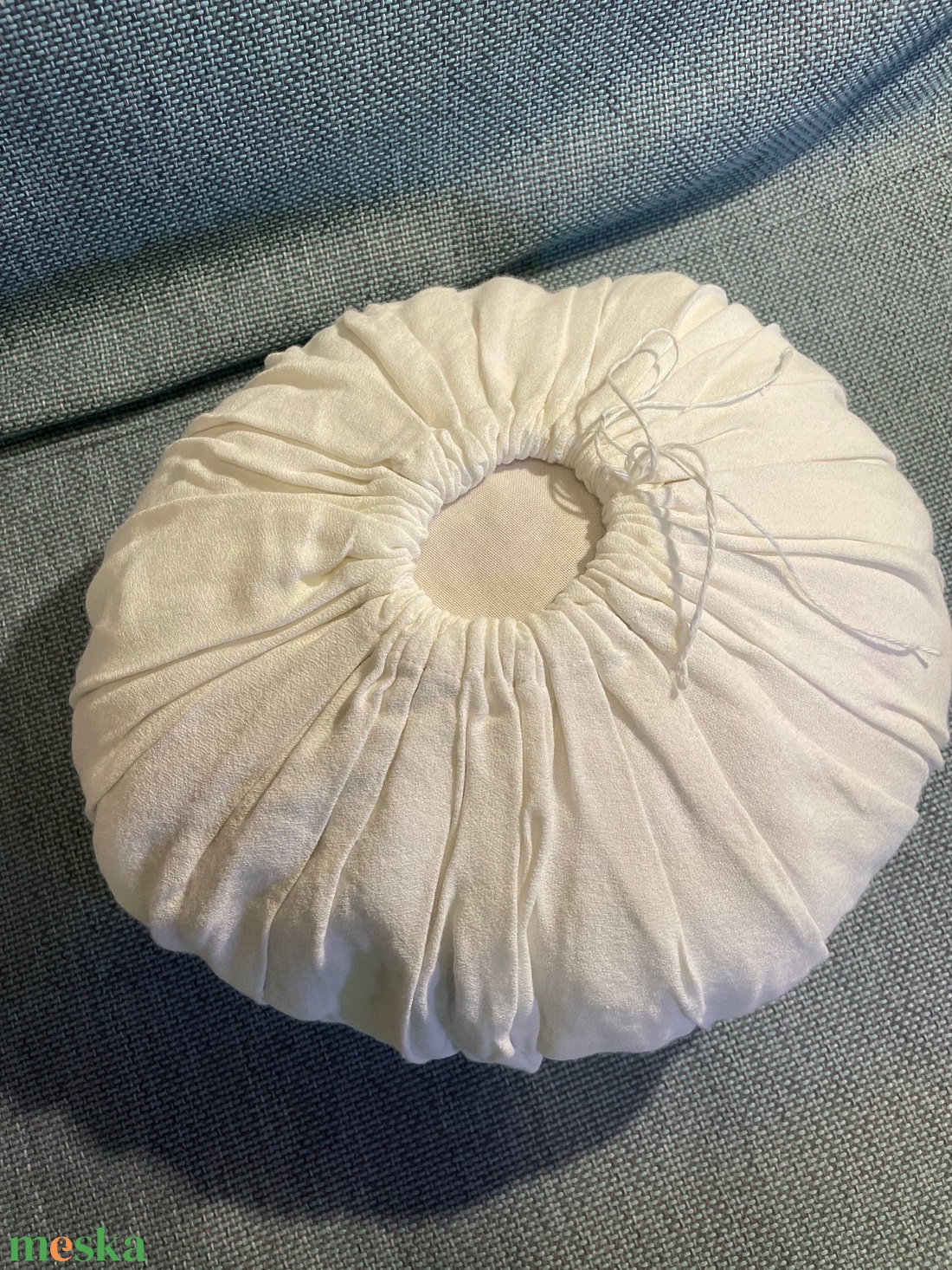 Vintage hímzett romantikus fehér-bézs díszpárna - otthon & életmód - lakástextil - párna & párnahuzat - díszpárna (belsővel együtt) - Meska.hu