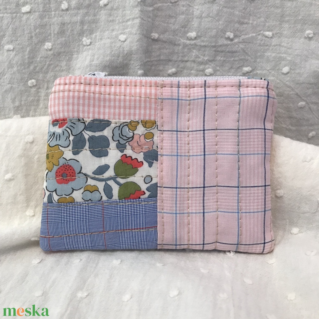 Icipici, virágos patchwork cipzáras neszesszer - táska & tok - pénztárca & más tok - aprópénztartó - Meska.hu