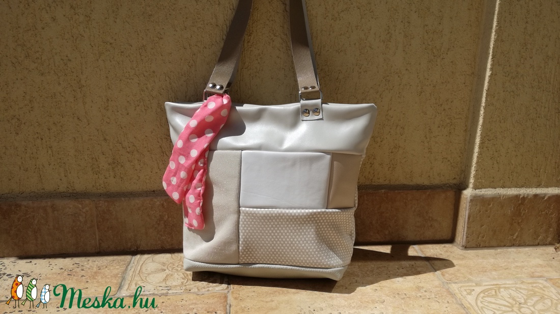 NYÁRI VÁSÁR! Bőr táska fehér drapp pöttyös /válltáska /oldal táska  -  - Meska.hu