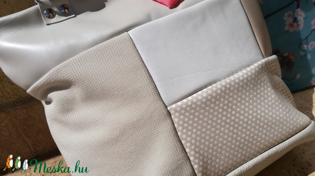 NYÁRI VÁSÁR! Bőr táska fehér drapp pöttyös /válltáska /oldal táska  -  - Meska.hu