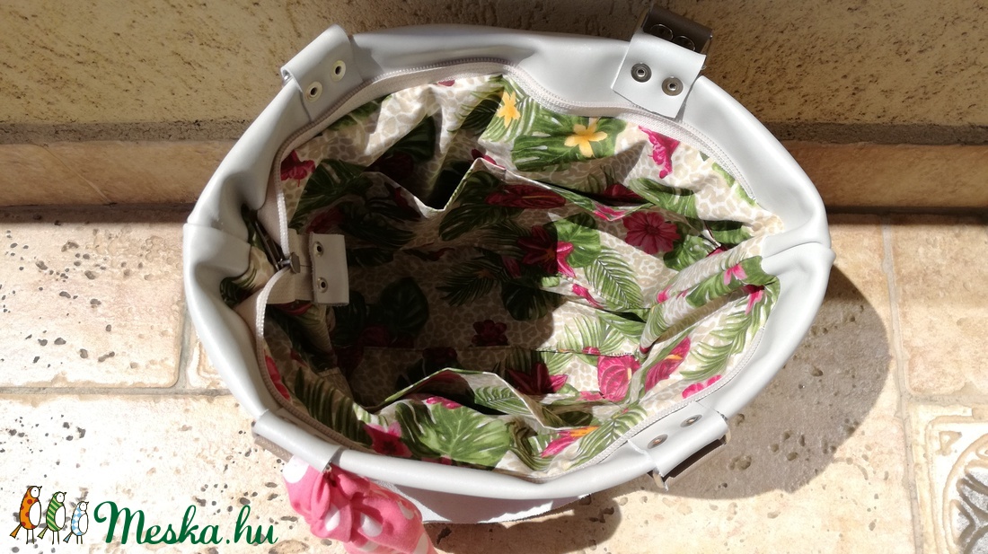 NYÁRI VÁSÁR! Bőr táska fehér drapp pöttyös /válltáska /oldal táska  -  - Meska.hu