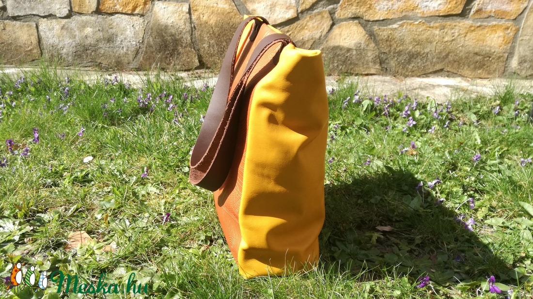 Bőr táska sárga mintás ajándék maszkkal/válltáska /kézitáska  - táska & tok - kézitáska & válltáska - válltáska - Meska.hu