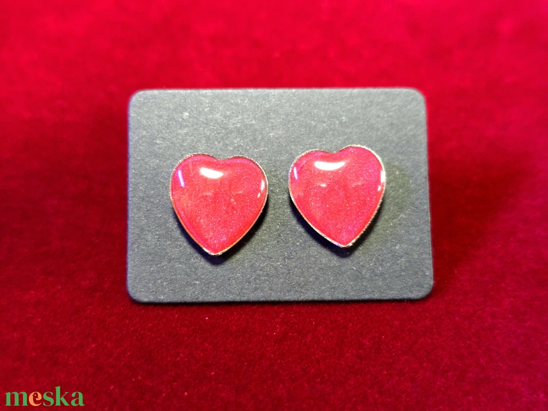 Piros szív fülbevaló � 12x11 mm � kézzel készült - ékszer - fülbevaló - pötty fülbevaló - Meska.hu