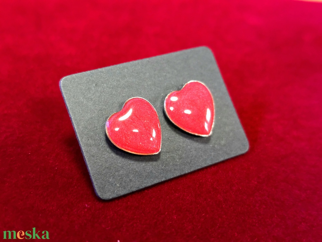 Piros szív fülbevaló � 12x11 mm � kézzel készült - ékszer - fülbevaló - pötty fülbevaló - Meska.hu