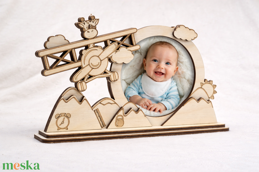 Repülős, zsiráfos baba fotótartó � egyedi, lézervágott fa képkeret - otthon & életmód - dekoráció - dísztárgy - Meska.hu
