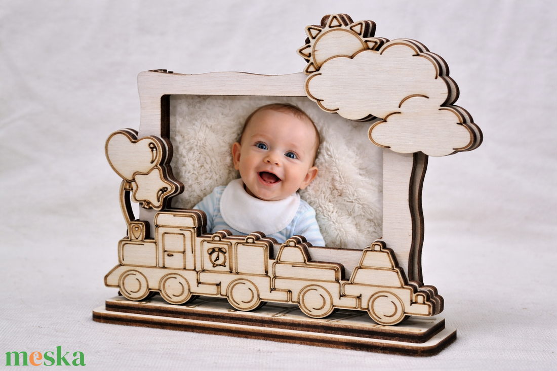 Fa baba fotókeret � Vonatos, felhős mintával - baba - mama - babaszoba dekoráció - babaszoba kép - Meska.hu
