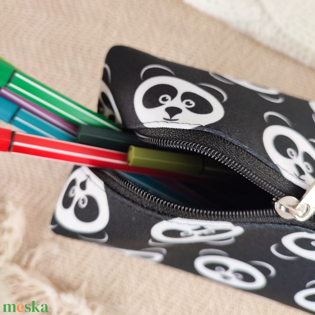 Tolltartó/neszeszer Panda - otthon & életmód - papír, írószer - tolltartó & ceruzatekercs - Meska.hu Tolltartó/neszeszer Panda - otthon & életmód - papír, írószer - tolltartó & ceruzatekercs - Meska.hu
