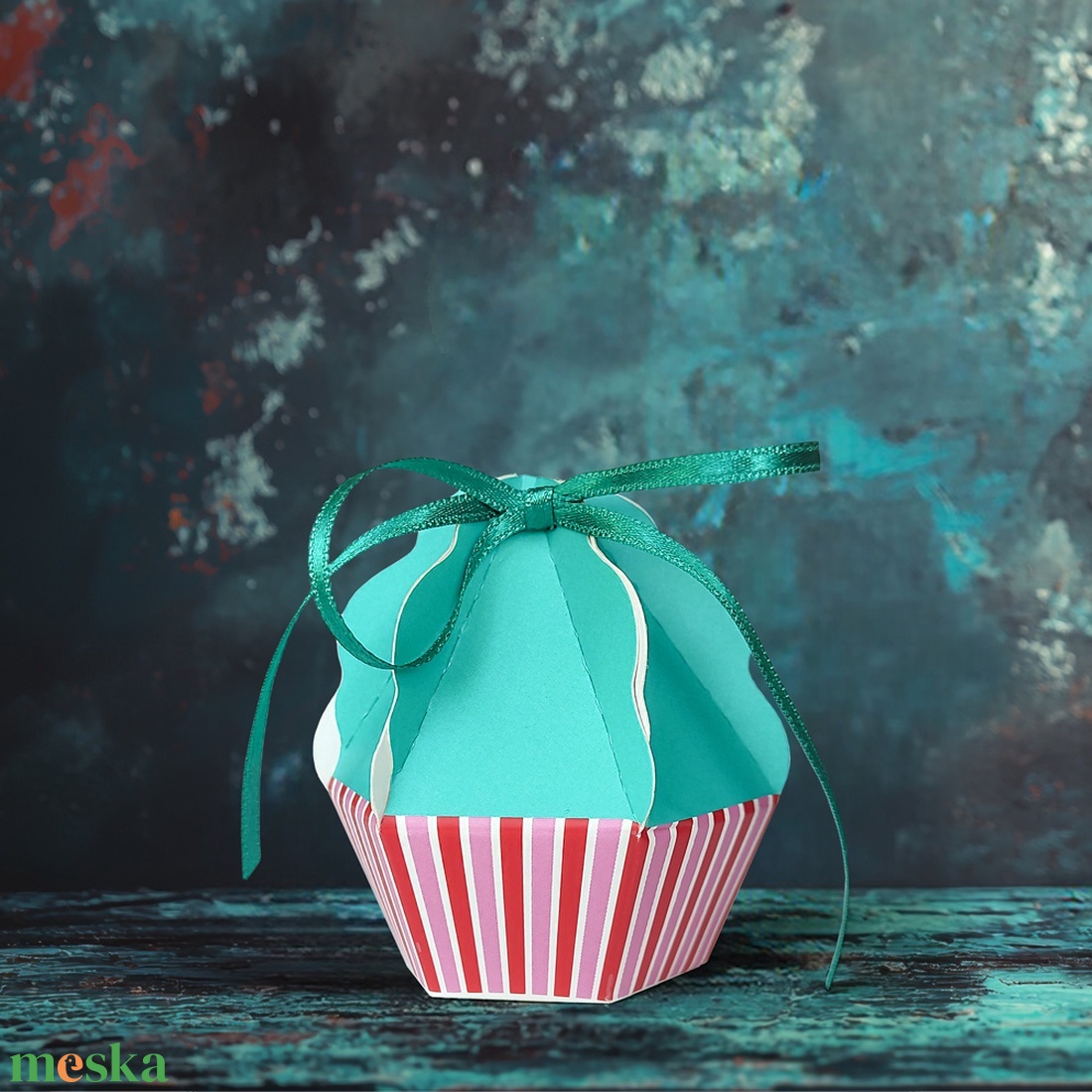 Muffin alakú dobozka, zsúrokra, partikra, csak úgy - KÉK - esküvő - emlék & ajándék - doboz - Meska.hu Muffin alakú dobozka, zsúrokra, partikra, csak úgy - KÉK - esküvő - emlék & ajándék - doboz - Meska.hu