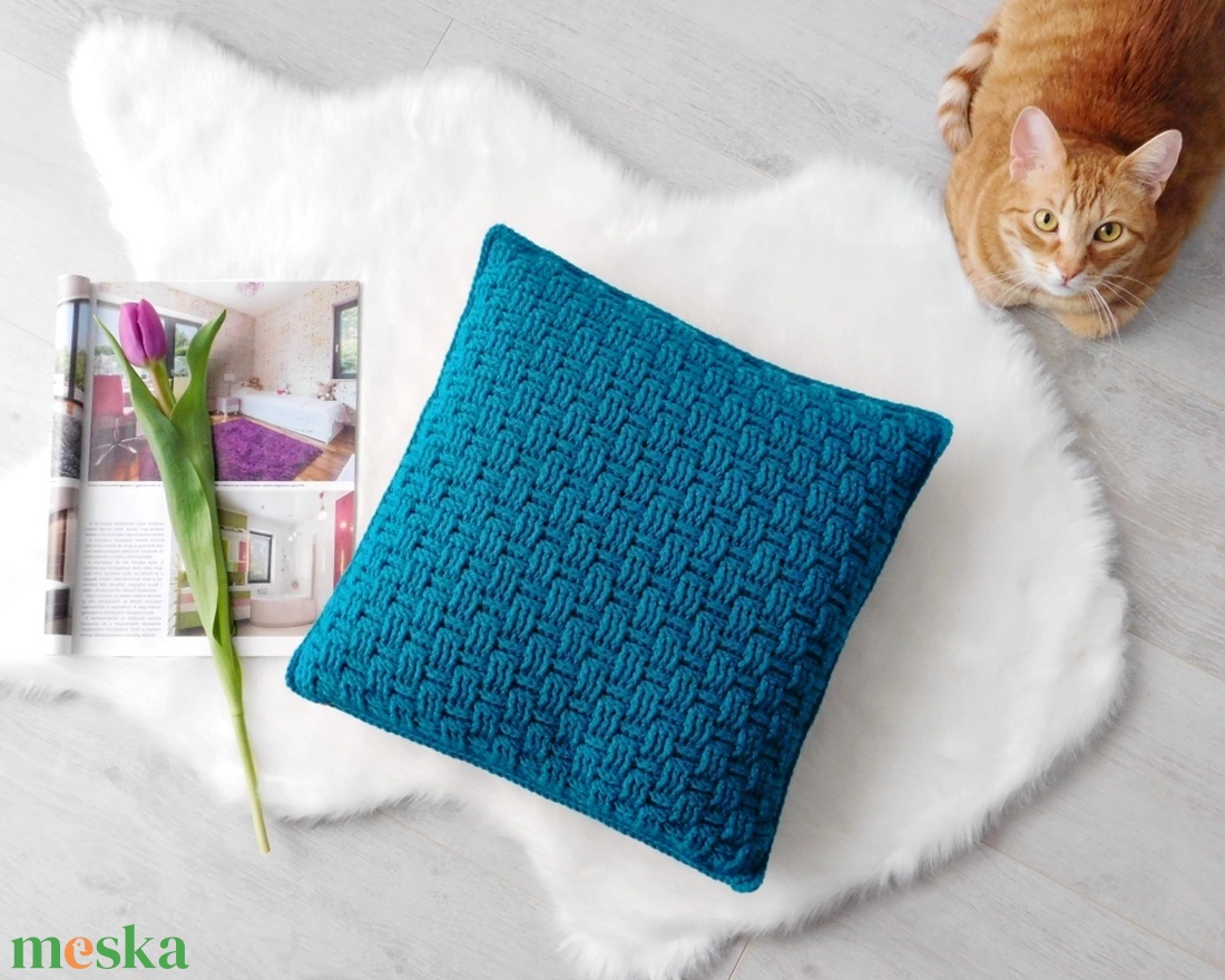 Sötét türkiz horgolt kétoldalas díszpárna huzat 40x40 cm -  - Meska.hu